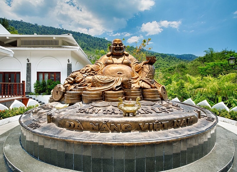 Kinh nghiệm du lịch Núi Thần Tài. Tham quan tượng Di Lặc ở Núi Thần Tài