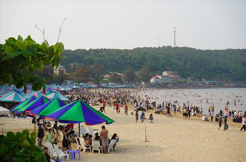 Bãi biển đẹp gần Hà Nội. Bãi biển nổi tiếng gần Hà Nội