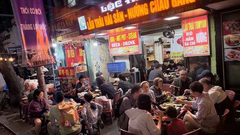 Quán lẩu ở phường Hoàn Kiếm. Quán lẩu vỉa hè ở Phường Hoàn Kiếm