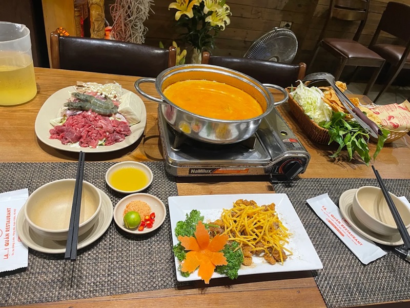 Quán lẩu ở phường Hoàn Kiếm. Quán lẩu vỉa hè ở Phường Hoàn Kiếm