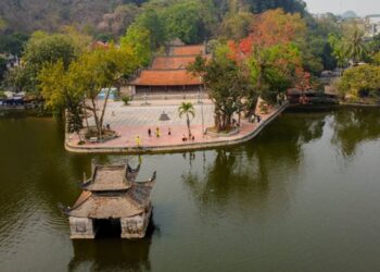 Du lịch Chùa Thầy. Tham quan chùa Thầy