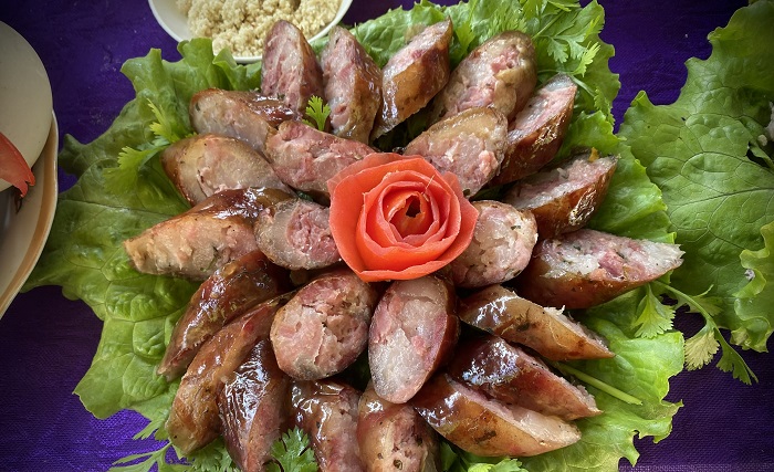 Món ăn ngon đạc sản nổi tiếng Cao Bằng. Lạp sườn hun khói