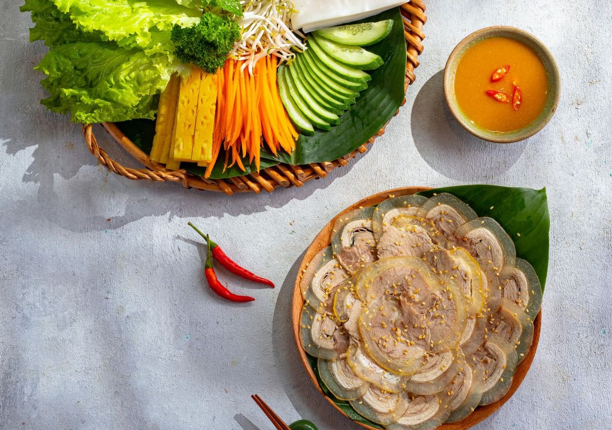 Món ngon Bắc Ninh nổi tiếng. Bò tơ hấp cuốn bánh tráng