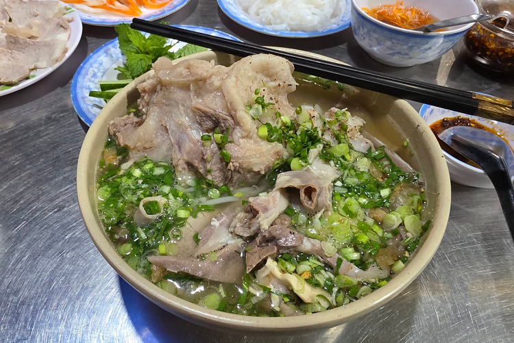 Nhà hàng, quán ăn ngon giá rẻ, nổi tiếng ở Tay Ninh. Bánh canh Út Thiên