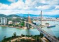Du lịch Hạ Long nên ở đâu? Bãi Cháy và Hòn Gai ngăn cách nhau bởi cầu Bãi Cháy
