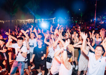 Top quán bar bãi biển, bar ngoài trời Hạ Long sôi động