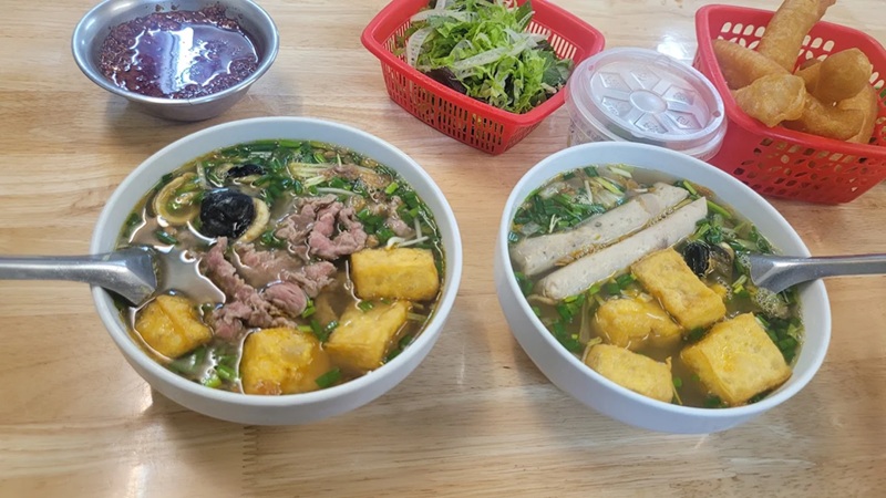 Quán bún riêu ở Hà Nội. Quán bún riêu bình dân ở Hà Nội