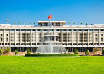 Kinh nghiệm đi Dinh Độc Lập. Có nên đi Dinh Độc lập không