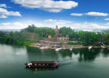 Review Chùa Thiên Mụ. Chùa Thiên Mụ có gì đặc biệt