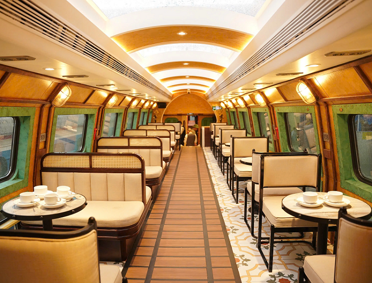 Hướng dẫn, lưu ý khi đi tàu du lịch 2 tầng Hà Nội 5 cửa ô