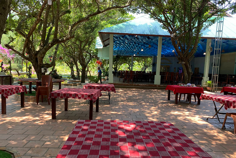 Review nhà hàng, ăn uống trên đảo Hoa Lan Nha Trang