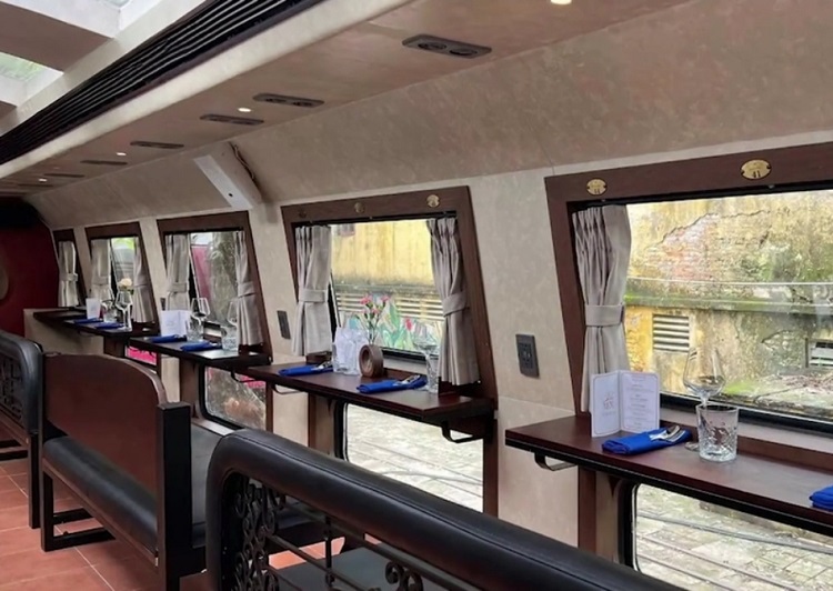 Review trải nghiệm đi tàu di sản Hà Nội 5 Cửa Ô có đáng tiền không?