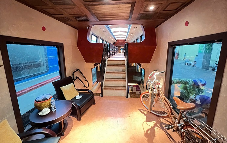 Review trải nghiệm đi tàu di sản Hà Nội 5 Cửa Ô