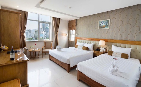 Gần biển Đà Nẵng có khách sạn nào đẹp, giá rẻ tốt nhất. Royal Ocean Hotel