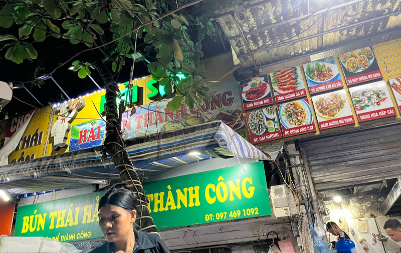 Quán bún hải sản ngon, nổi tiếng ở Hà Nội. Ăn bún hải sản ở đâu Hà Nội? Bún thái hải sản Phương Hoa