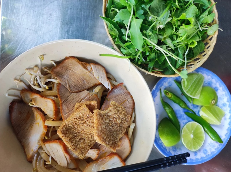 Quán cao lầu ở Hội An. Quán cao lầu bình dân Hội An
