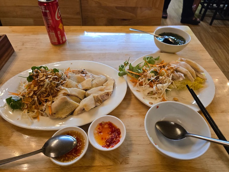 Quán cơm gà phường Sài Gòn. Quán cơm gà ngon rẻ ở Phường Sài Gòn