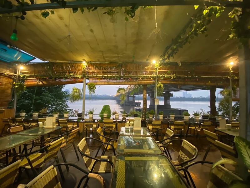 Quán cafe ven sông Hồng ở Hà Nội. Quán cafe ven sông giá rẻ ở Hà Nội