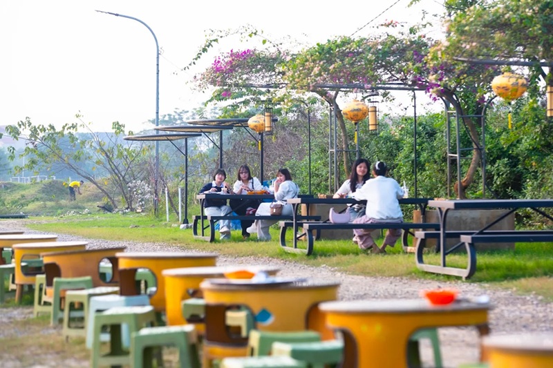 Quán cafe ven sông Hồng ở Hà Nội. Quán cafe ven sông giá rẻ ở Hà Nội