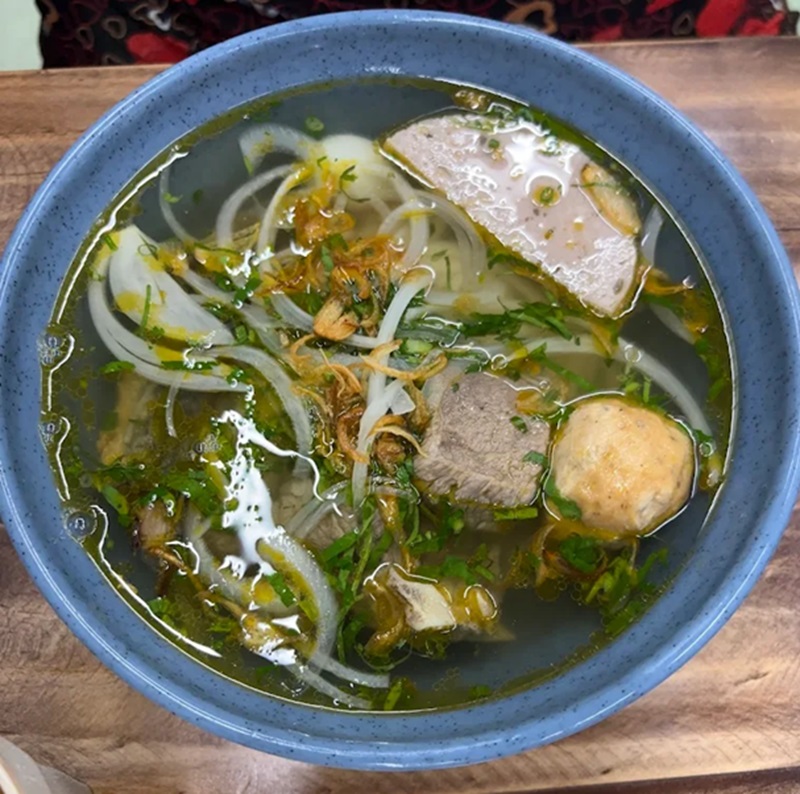 Quán bánh canh cua ở Sài Gòn. Quán bánh canh cua nổi tiếng ở Sài Gòn