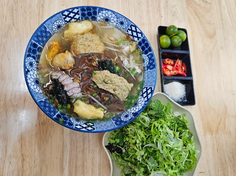 Quán bánh đa cua ở Hải Phòng. Quán bánh đa cua nổi tiếng Hải Phòng