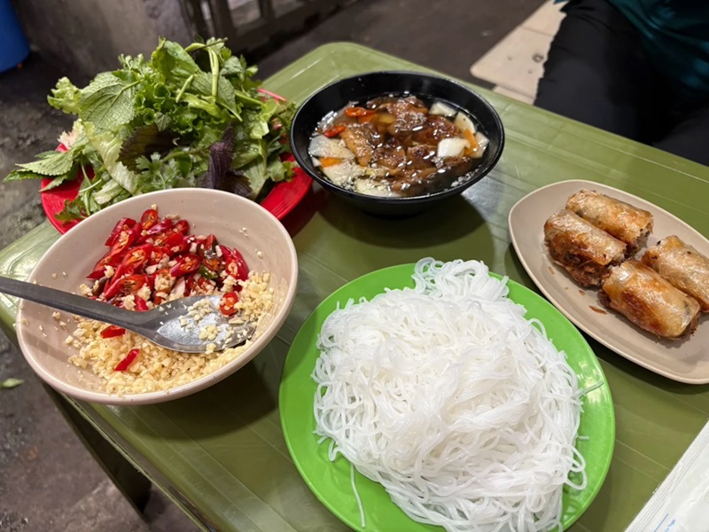 Quán bún chả ở Hà Nội. Địa chỉ ăn bún chả ngon ở Hà Nội