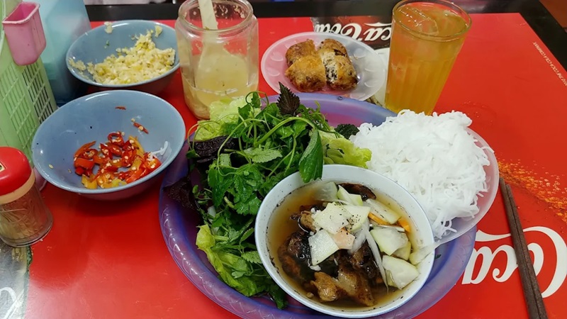 Quán bún chả ở Hà Nội ngon. Quán bún chả hấp dẫn ở Hà Nội