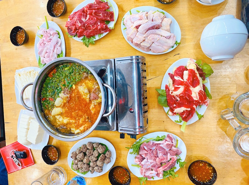 Quán lẩu khế ở Nghệ An. Quán lẩu khế đông khách ở Nghệ An.