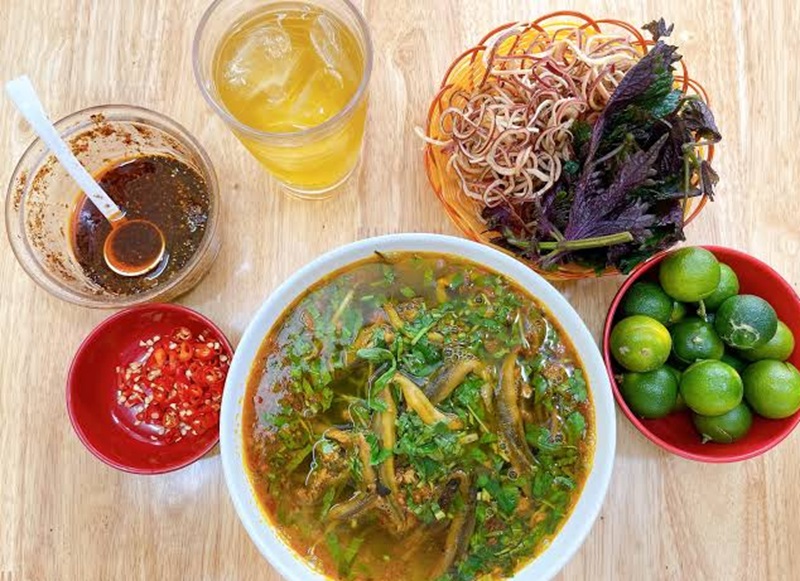 Quán ăn trưa ở Cửa Lò. Quán ăn bình dân ở Cửa Lò
